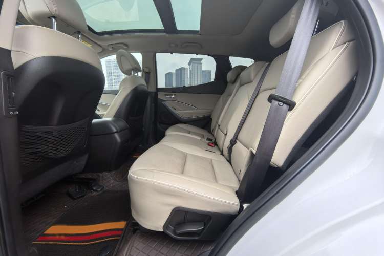 Used Hyundai Santa Fe 2017 2.0T Automatic Two-Wheel Drive Smart Version 7 Seats
