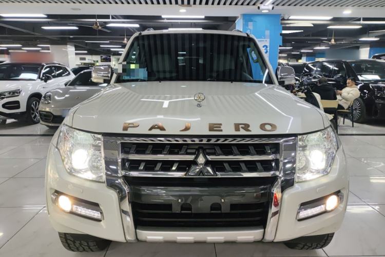 Used Mitsubishi Pajero 2017 V97 3.8L 5-Door GLS Model with Sunroof – U.S. Specification
