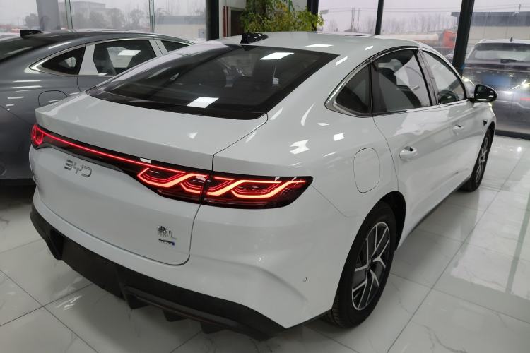 Used BYD Qin L 2025 DM-i Smart Drive 120KM Leading Model
