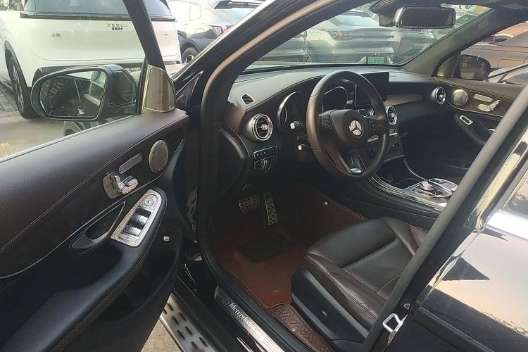 Used Mercedes-Benz GLC 2018 Refreshed GLC 300 4MATIC Dynamic Edition