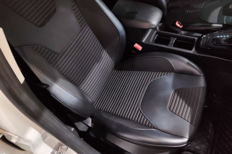 Used Ford Focus 2018 Hatchback Classic 1.6L Automatic Trendy SmartDrive Edition
