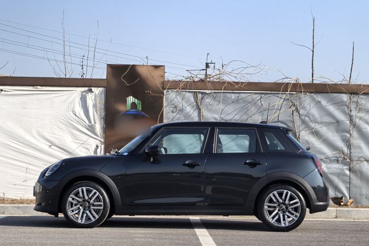 Used MINI MINI 2025 1.5T COOPER Classic Edition Five-Door Version
