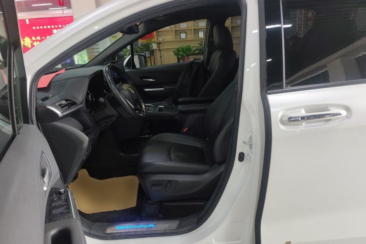 Used Toyota Sienna 2021 2.5L Hybrid Premium Edition