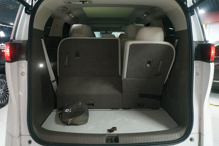 Used Denza D9 2022 DM-i 970 Four-Wheel Drive Prestige Model
