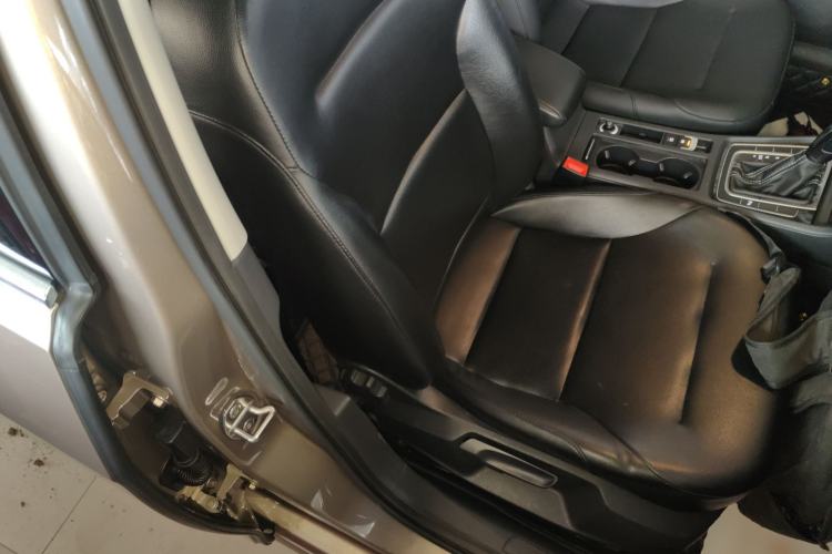 Used Volkswagen Golf 2017 1.6L Automatic Comfort Million-Vehicle Anniversary Edition
