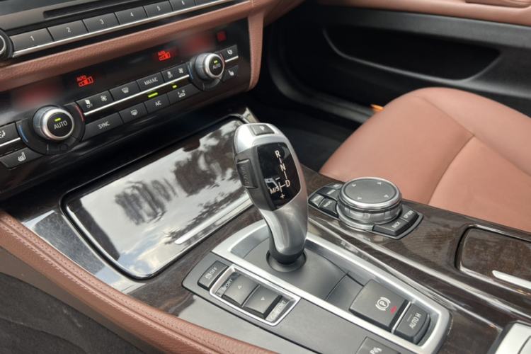 Used BMW 5 Series 2014 528Li Leading Model
