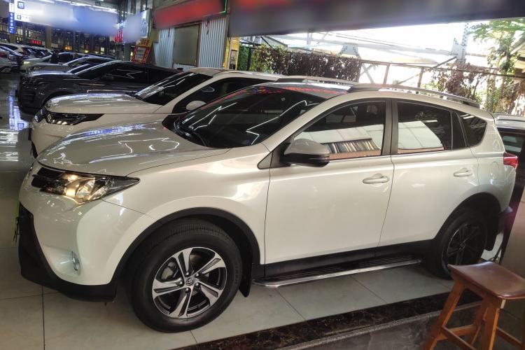 Used Toyota RAV4 2015 2.0L CVT Two-Wheel Drive Fashion Edition
