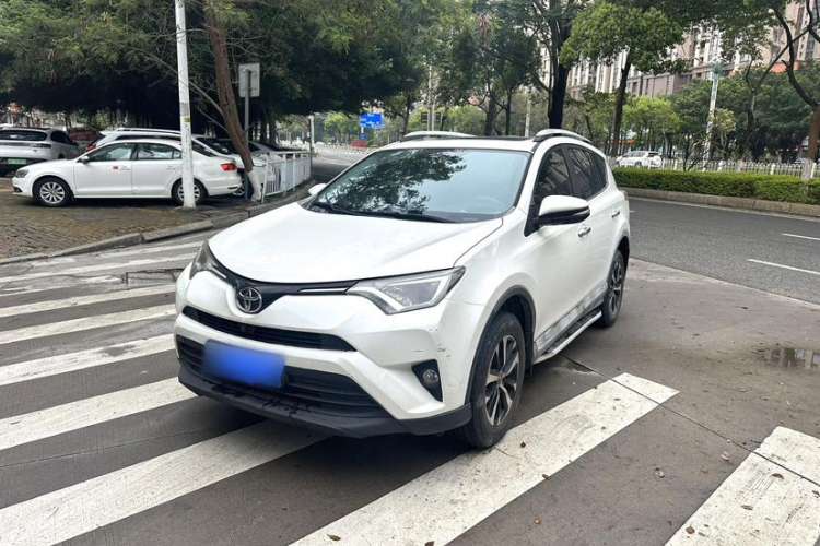 Used Toyota RAV4 2016 2.0L CVT Two-Wheel Drive Fashion Edition China V Standard
