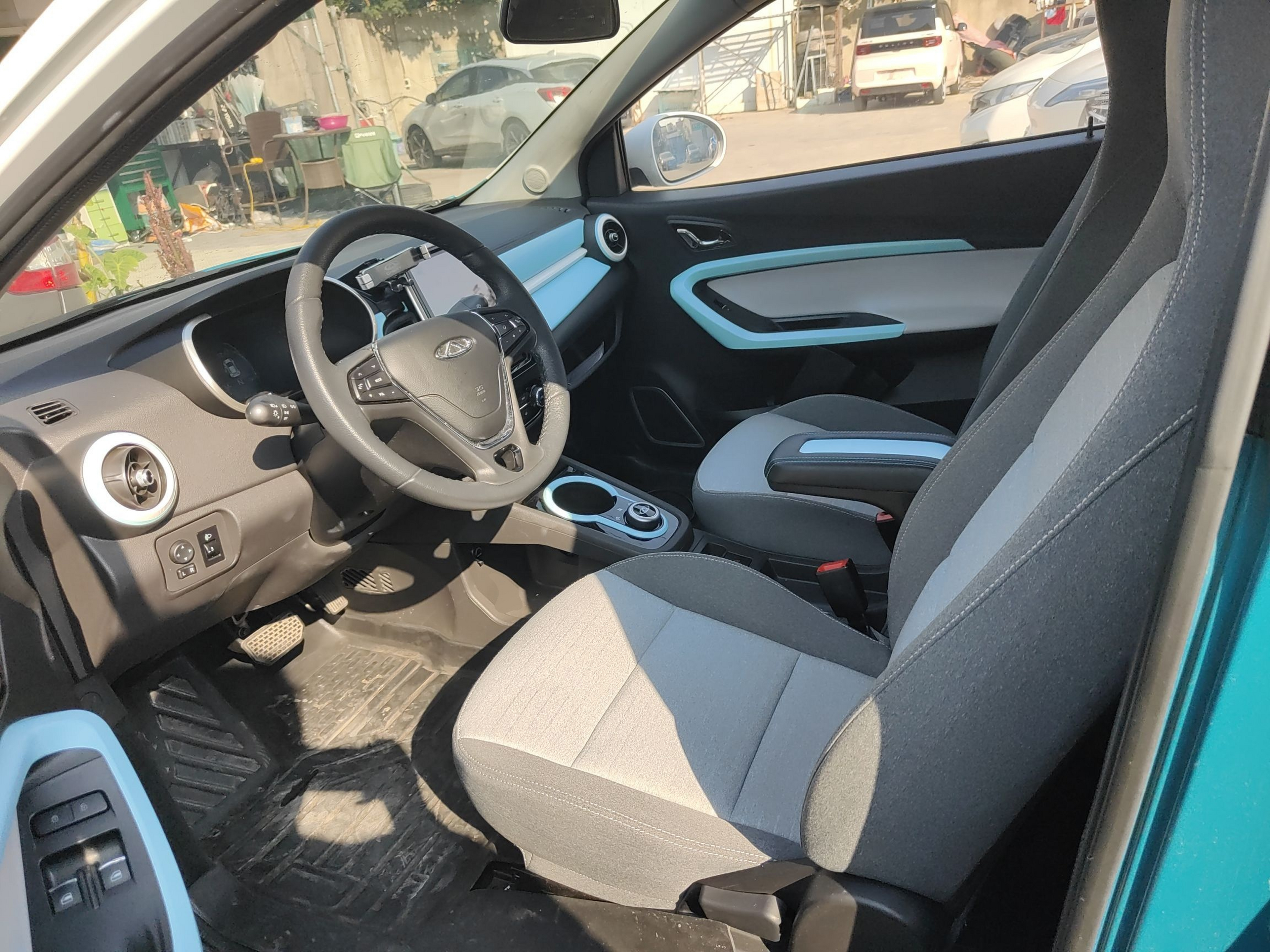 المقاعد الأمامية داخل السيارة