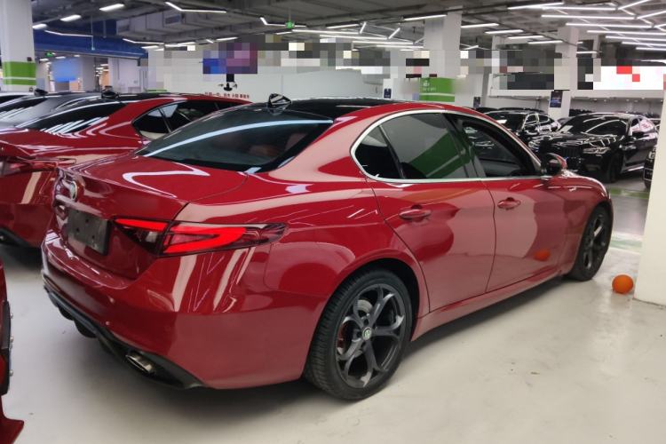 Used Alfa Romeo Giulia 2017 2.0T 200HP Luxury Edition
