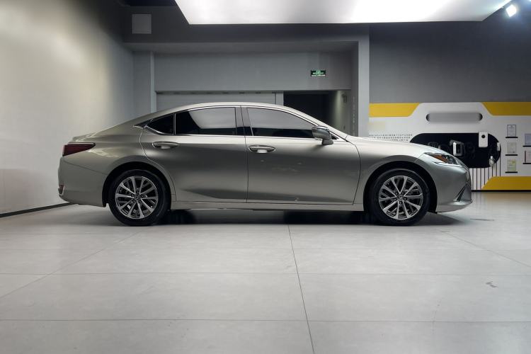 Used Lexus ES 2022 200 Excellence Edition
