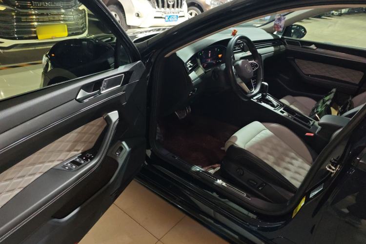 Used Volkswagen Magotan 2023 2 Million Units Limited Edition 330TSI DSG Leading Version
