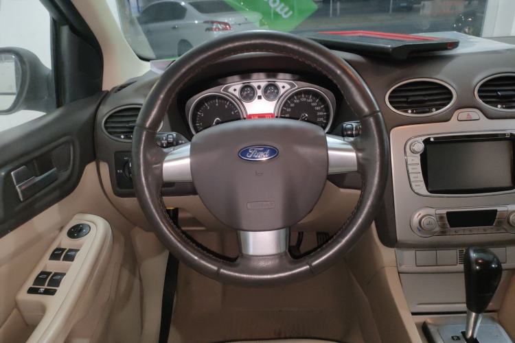 Used Ford Focus 2013 Hatchback Classic 1.8L Automatic Fashion Edition
