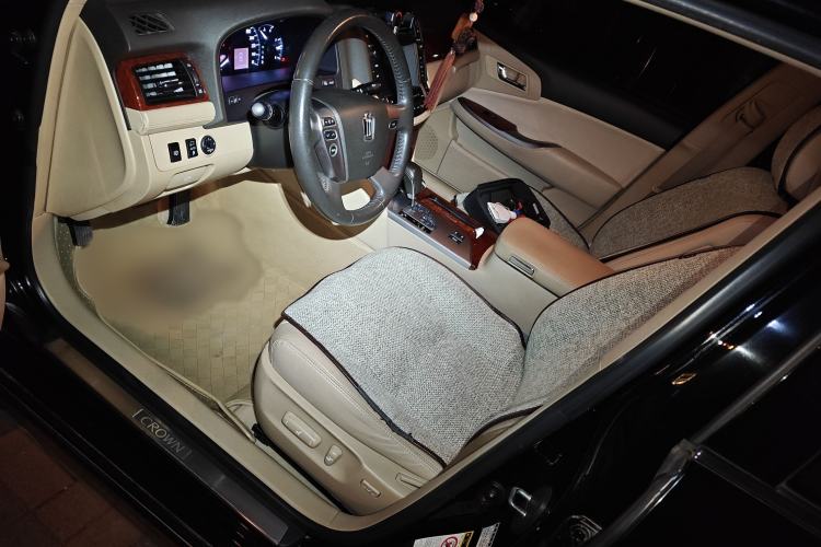 Used Toyota Crown 2012 2.5L Royal Leather Edition
