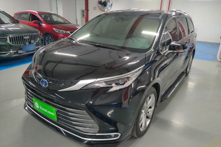 Used Toyota Sienna 2023 2.5L Hybrid Deluxe Edition
