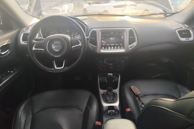 Used  Compass 2017 200T Automatic Family Edition
