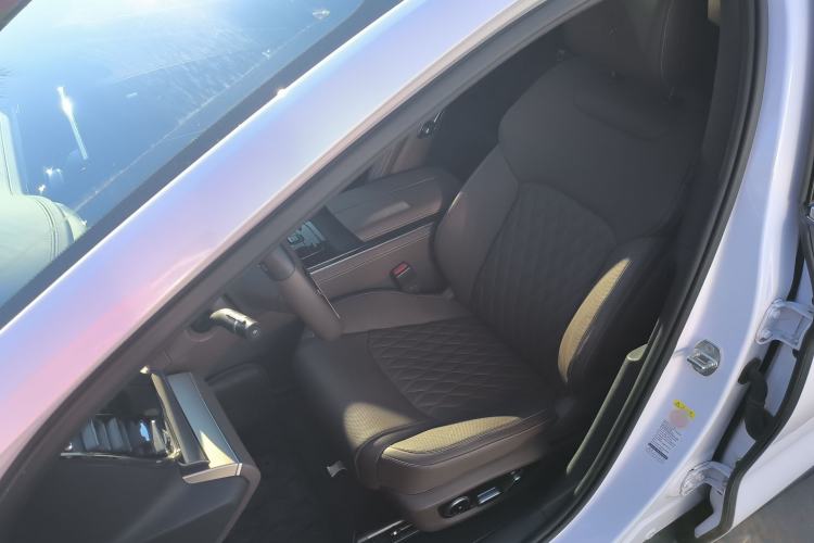 Used BYD Han 2022 EV Genesis Edition 715KM Front-Wheel-Drive Prestige Model
