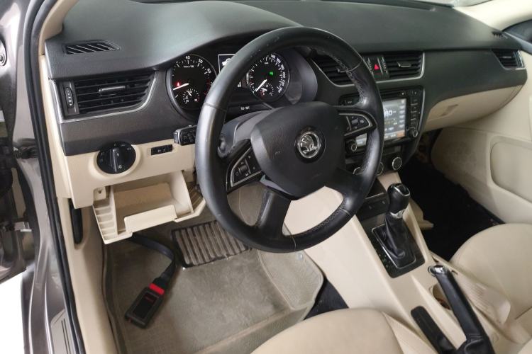 Used Skoda Octavia 2015 1.6L Automatic Yijun Edition
