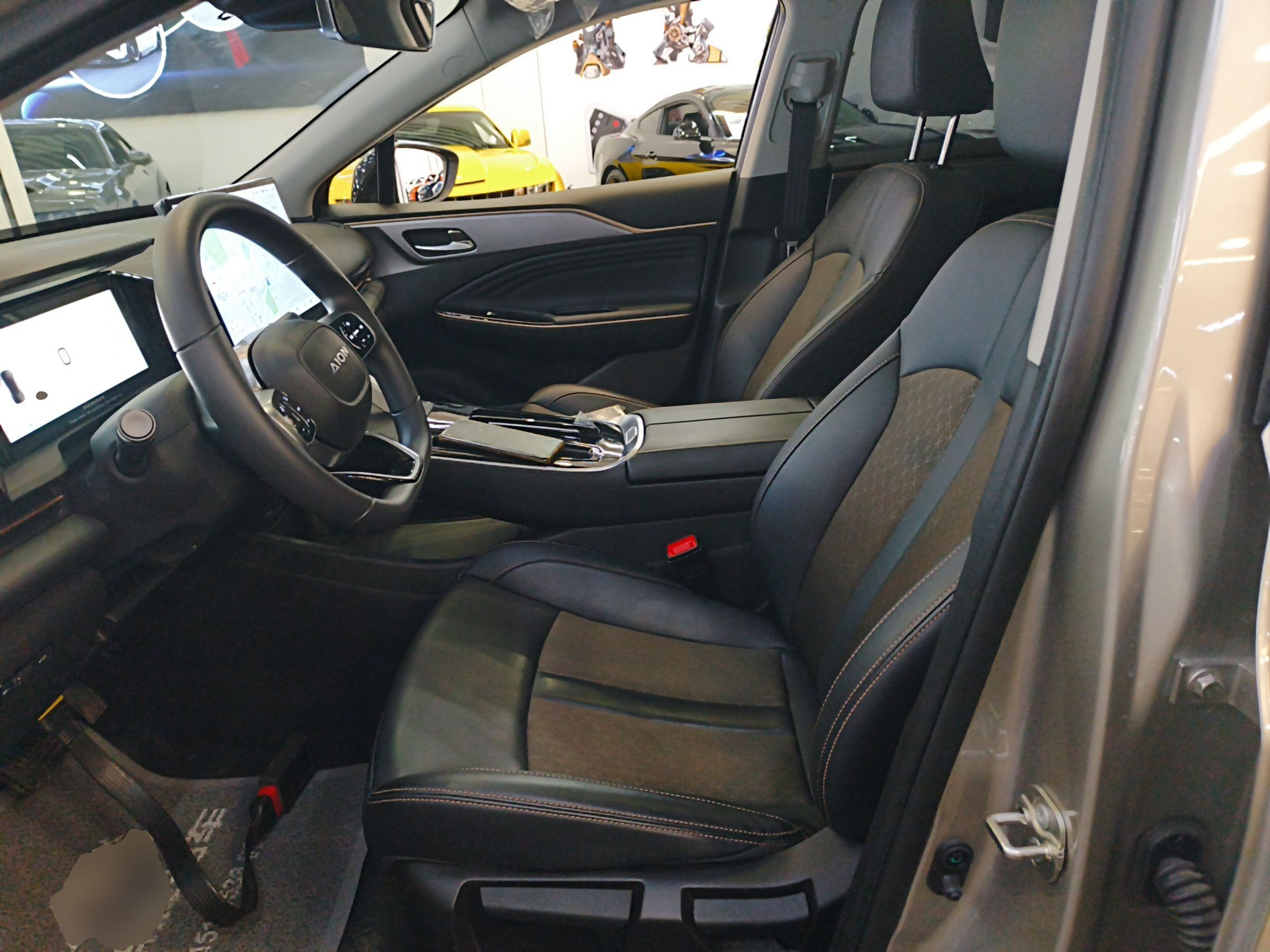 المقاعد الأمامية داخل السيارة