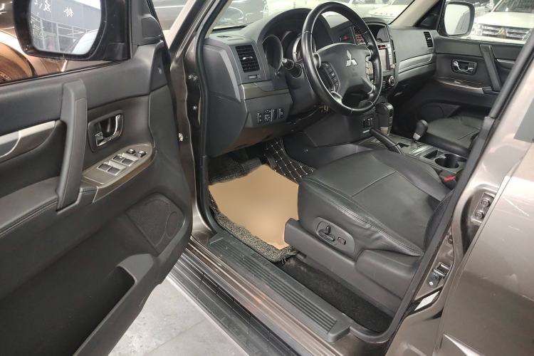 Used Mitsubishi Pajero 2014 3.0L Elite Edition