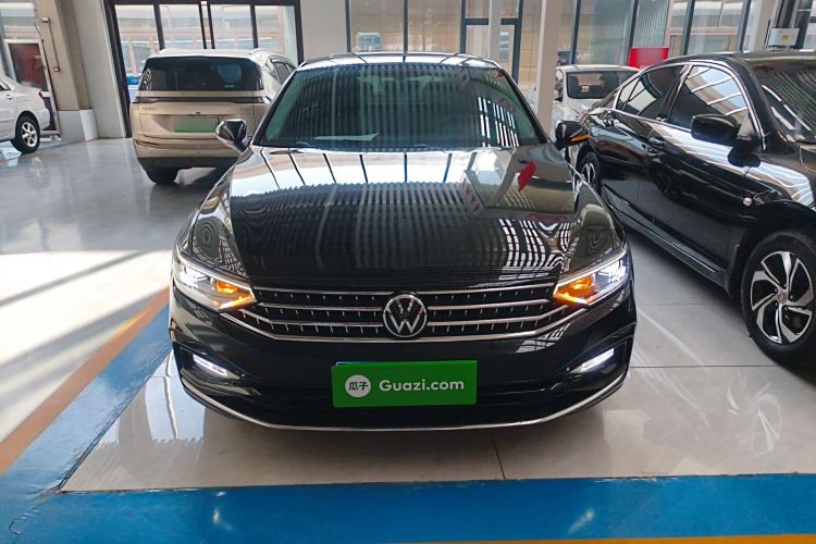 Used Volkswagen Magotan 2023 2 Million Units Limited Edition 330TSI DSG Leading Version
