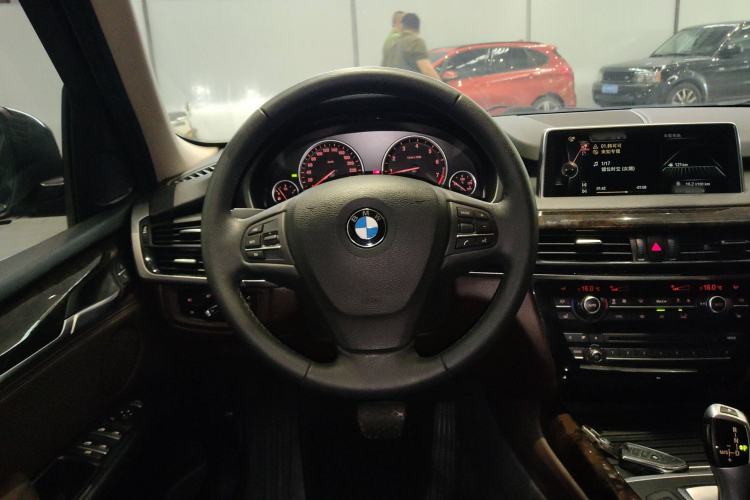 Used BMW X5 2015 xDrive28i
