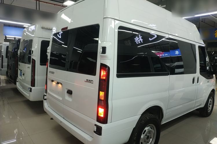 Used JMC Fushun 2023 2.0T Manual Short-Wheelbase Mid-Height Commercial Multi-Purpose 5-Seater Passenger Vehicle
