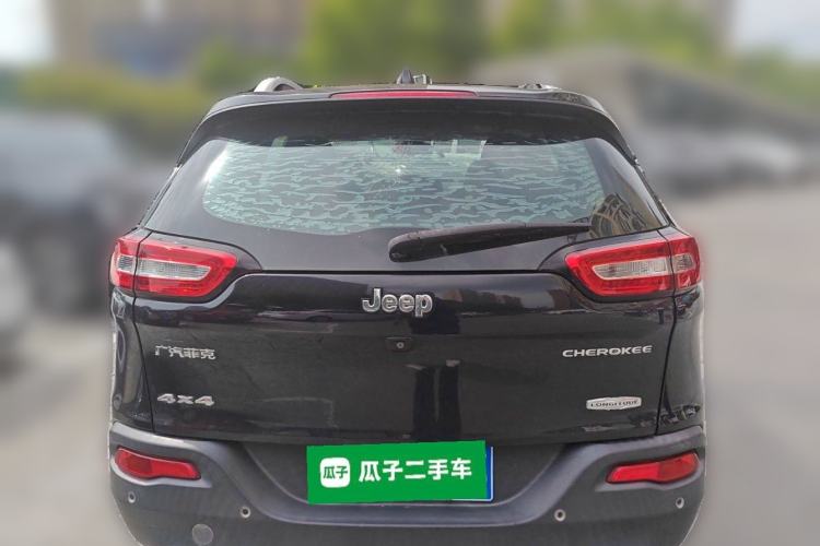 Used  Cherokee 2016 2.0L Smart Version
