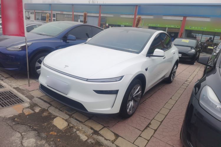 Used Tesla Model Y 2025 Long-Range All-Wheel-Drive Version