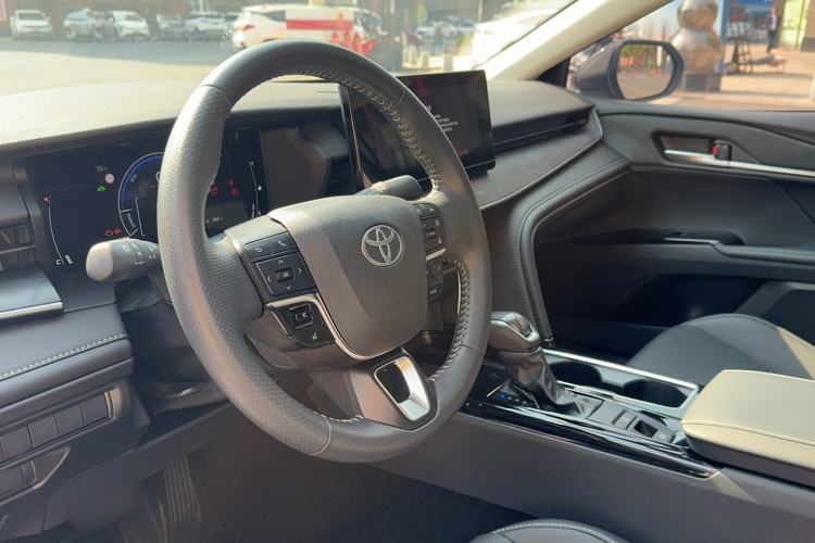 Used Toyota Camry 2024 Dual-Motor 2.0 HGVP Luxury Edition
