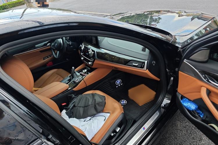 Used BMW 5 Series 2019 Facelifted 530Li Leading Edition M Sport Package