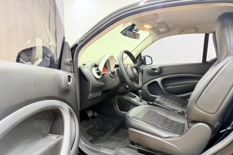 Used  fortwo 2015 1.0L 52 kW hardtop Dynamic version
