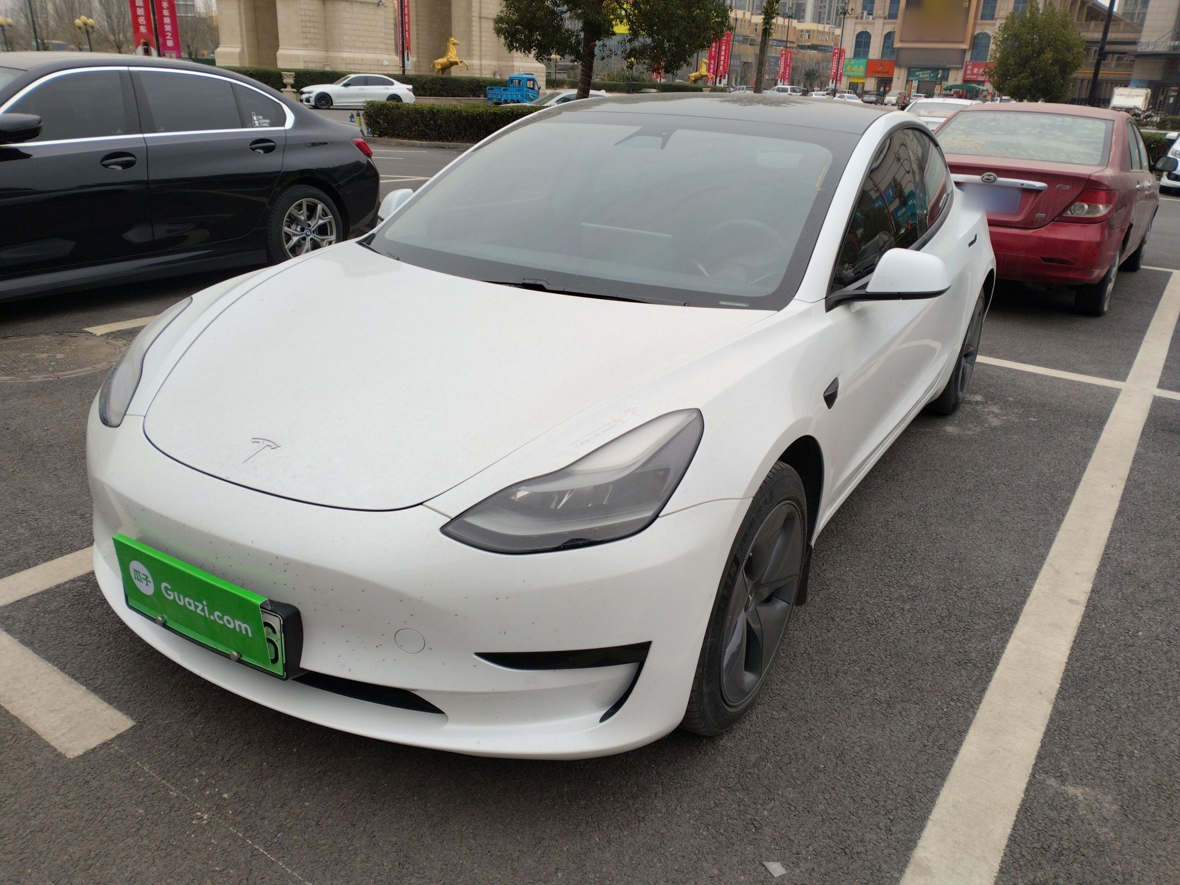 Под передней частью автомобиля