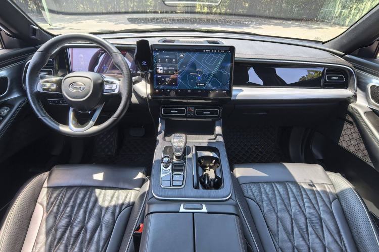 Used GAC Trumpchi GS8 2022 Linghang Series 2.0 TGDI Two-Wheel-Drive Luxury Smart Connectivity Version (7 Seats)
