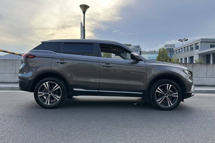 Used Geely Auto Emgrand X7 Sport 2022 1.8TD DCT Zhiya Trim
