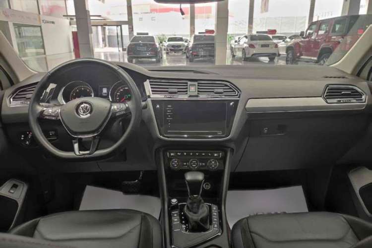 Used Volkswagen Tiguan L 2019 Revised 330TSI Automatic Two-Wheel Drive Smart & Luxury Edition China VI Standard
