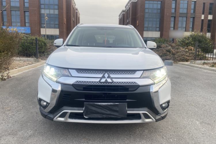 Used Mitsubishi Outlander 2019 2.4L 4x4 Zhi Xiang Edition 7 Seats China VI Standard