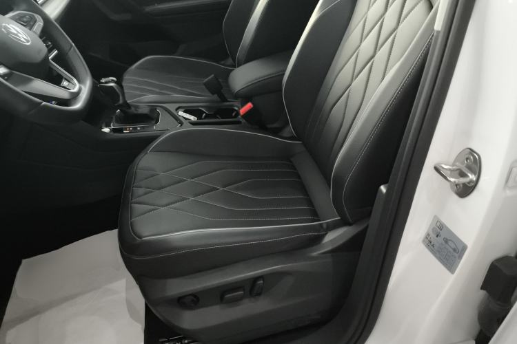 Used Volkswagen Tiguan L 2024 Outstanding Model 330TSI Automatic Two-Wheel Drive R-Line Dragon Glory Edition
