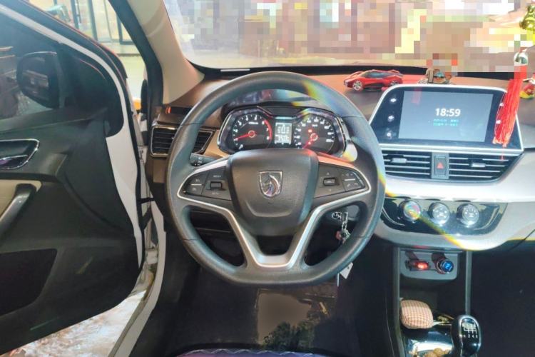 Used Baojun 310W 2017 1.5L Manual Fashion Model China V