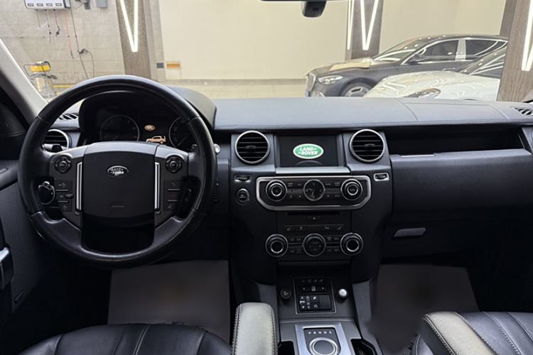 Used Land Rover Discovery 2016 3.0 SC Obsidian Black Heritage Edition SE