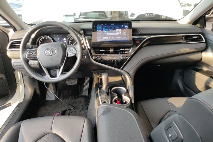 Used Toyota Camry 2023 2.0G Luxury Edition
