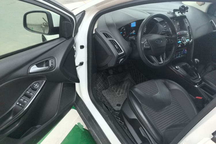 Used Ford Focus 2017 Hatchback 1.6L Manual Fashion Edition SmartDrive Version
