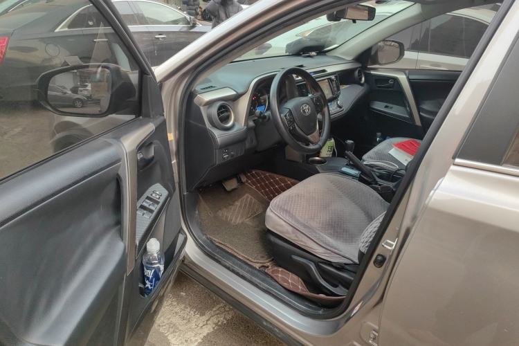 Used Toyota RAV4 2015 2.0L CVT Two-Wheel Drive Fashion Edition