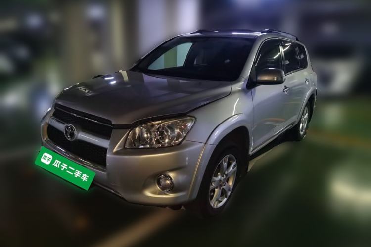 Used Toyota RAV4 2012 Luxurious 2.4L Manual 4x4 with Stylish Features
