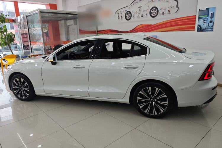 Used Volvo S60 2023 B4 Zhiyuan Luxury Edition
