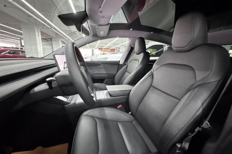 Used Tesla Model Y 2025 Rear-Wheel-Drive Version
