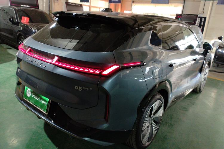 Used Lynk & Co 08 EM-P 2025 220 km All-Wheel-Drive Performance Halo
