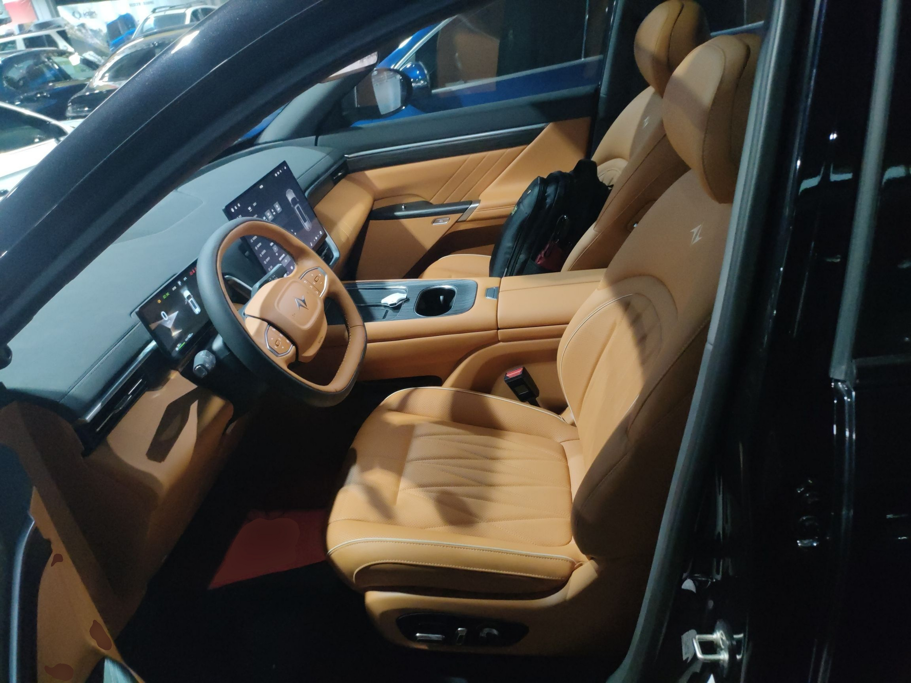 Переднее сиденье в автомобиле