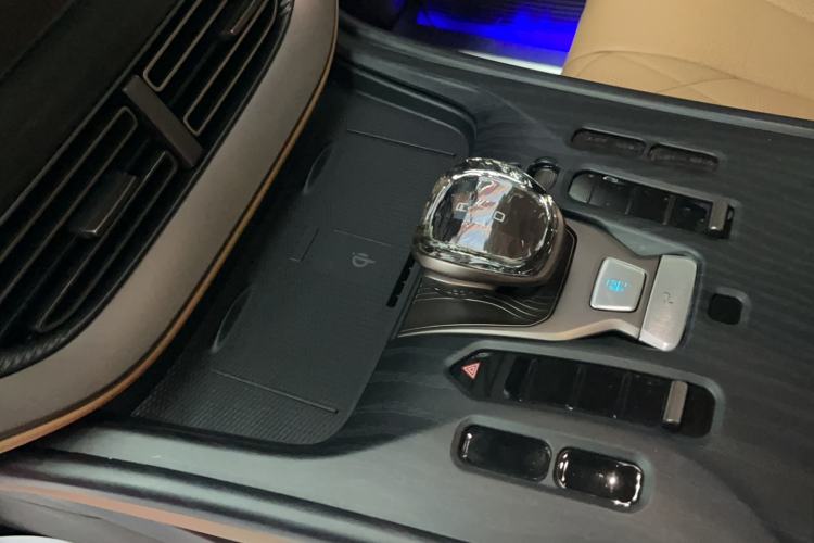 Used Denza D9 2022 DM-i 970 Four-Wheel Drive Flagship Model