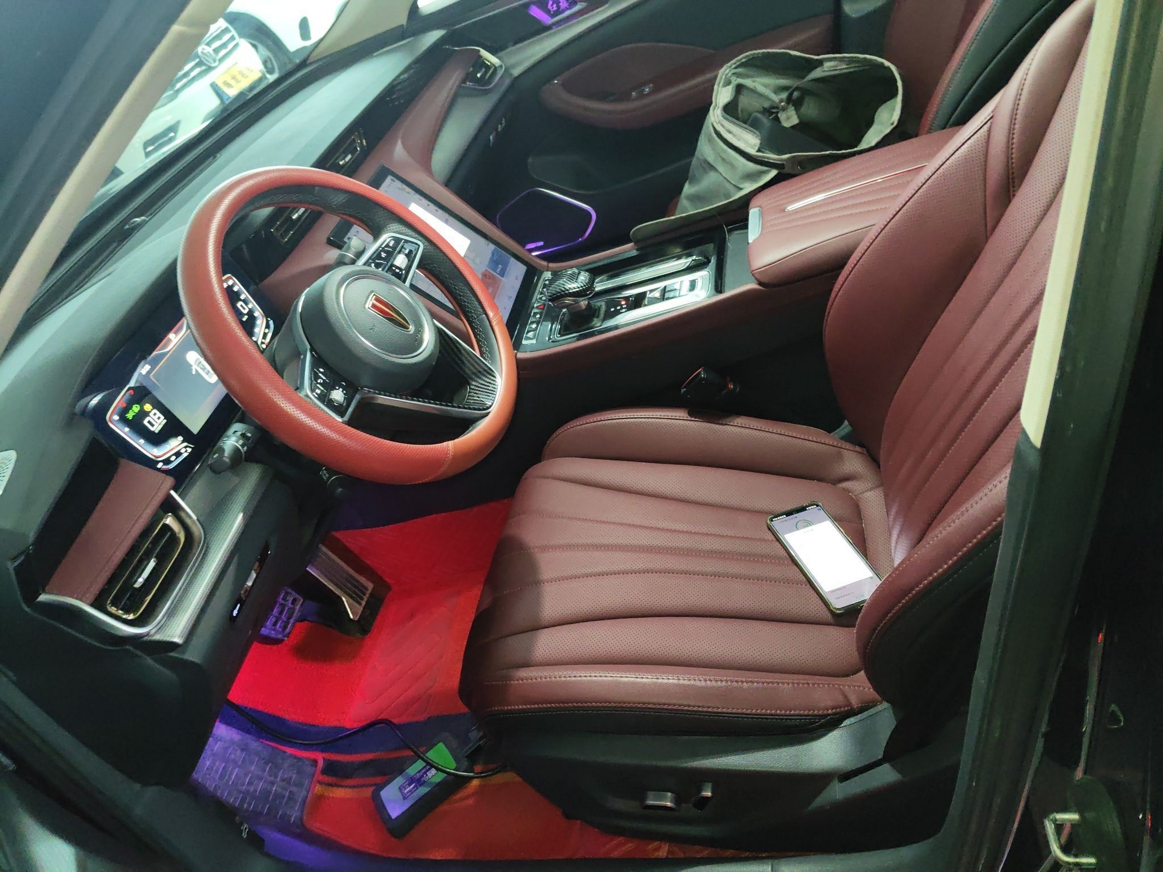 المقاعد الأمامية داخل السيارة